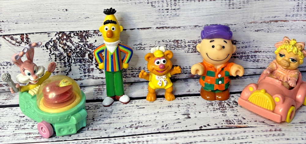 Vintage Toy Lot Peanuts Charlie Brown Sesame Street Bert Muppets Miss Piggy Fozz